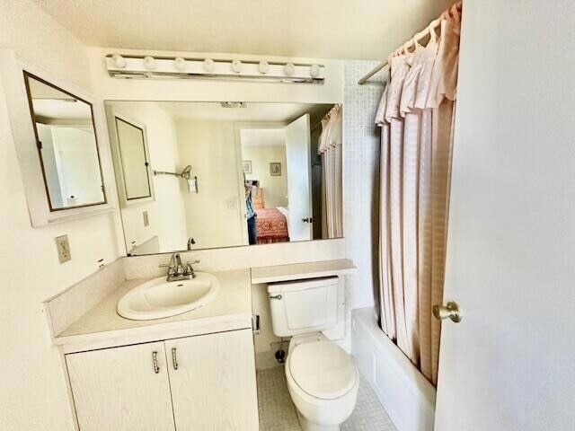 Building Photo - 4014 Newcastle A