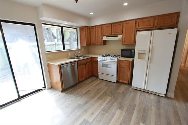 Building Photo - 6505 Columbia Oaks Ct
