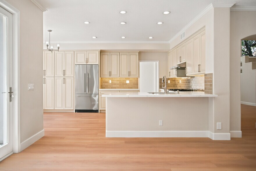 Building Photo - 4324 Park Verdi