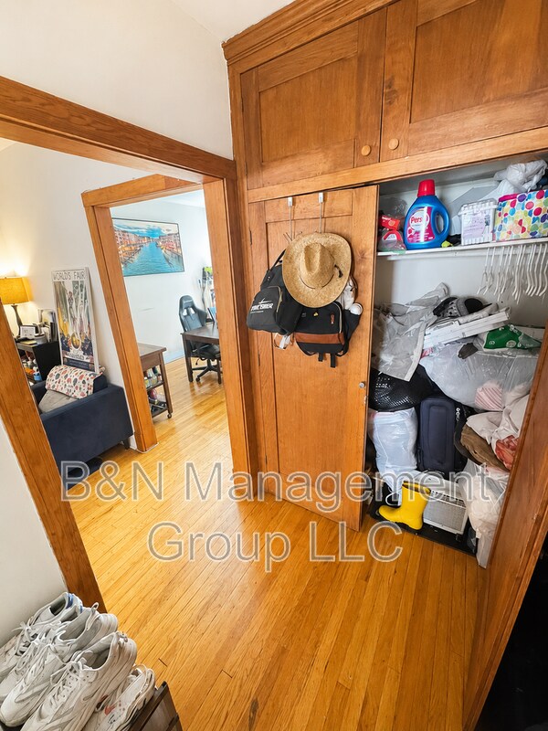Building Photo - 1065 W Dakin St
