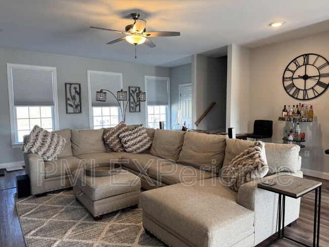 Building Photo - 1001 Rye Dr