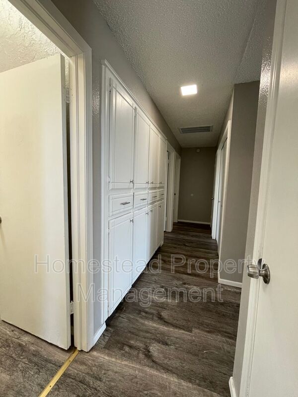 Building Photo - 8937 N Eagle Ln