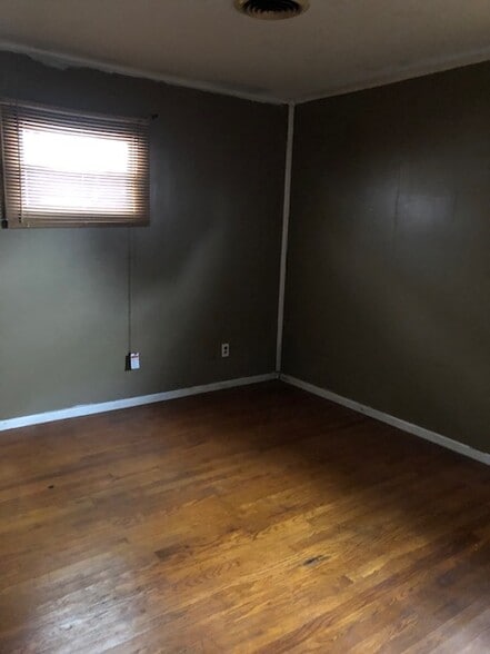 bedroom - 122 Redbud Dr