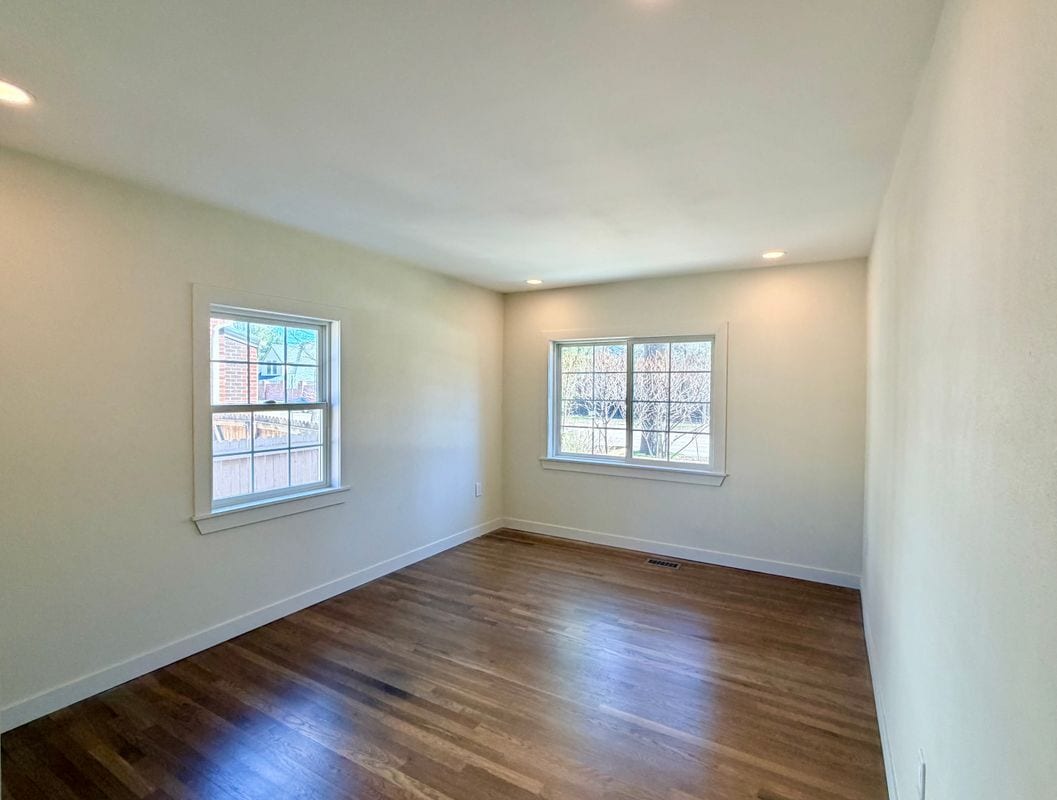 Building Photo - 557 S University Blvd