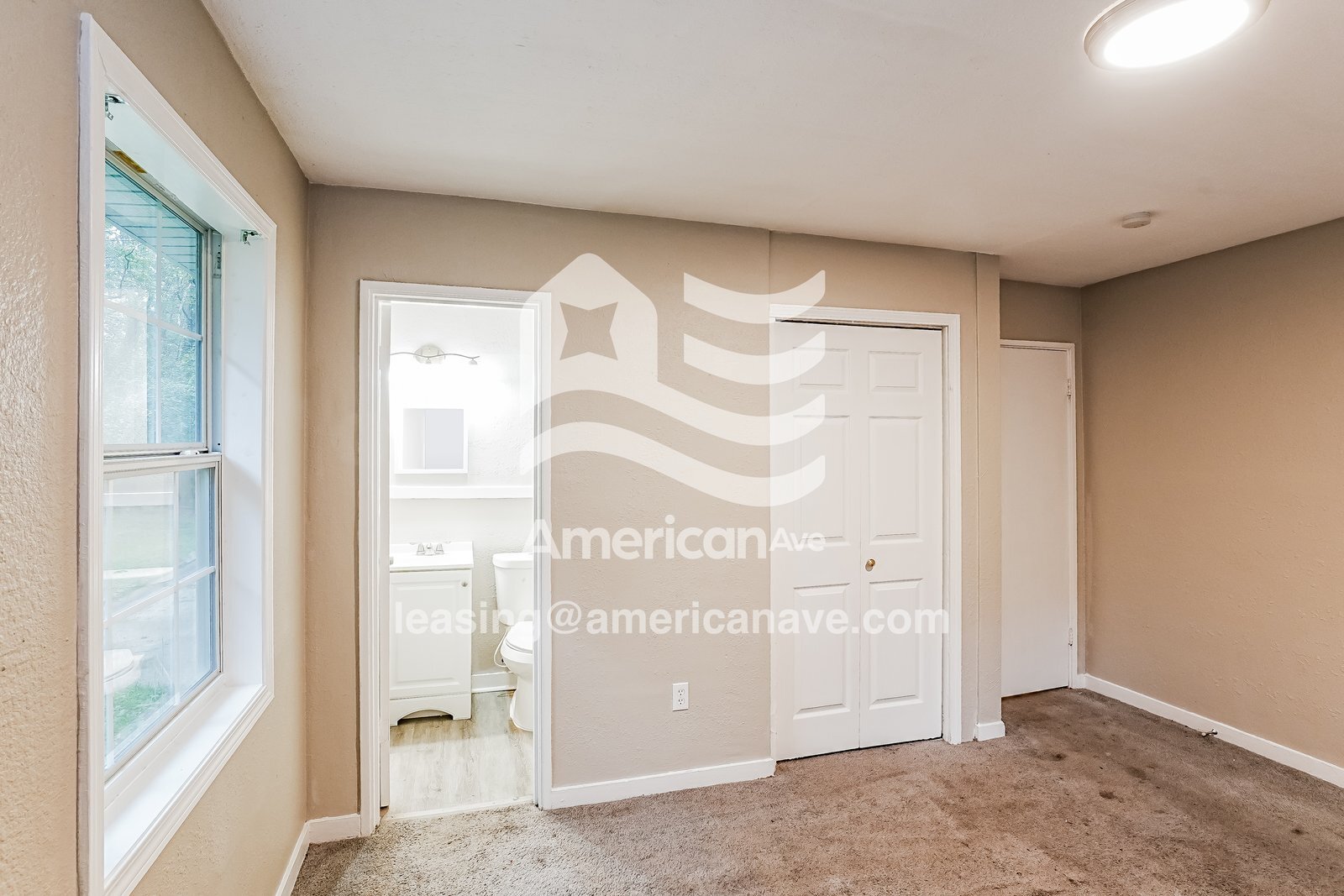 Building Photo - 3027 Woodside Dr