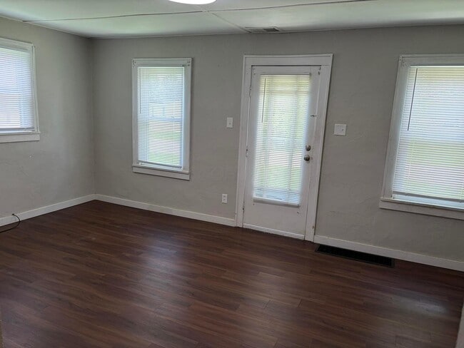Building Photo - 25 S Chalfant Ave