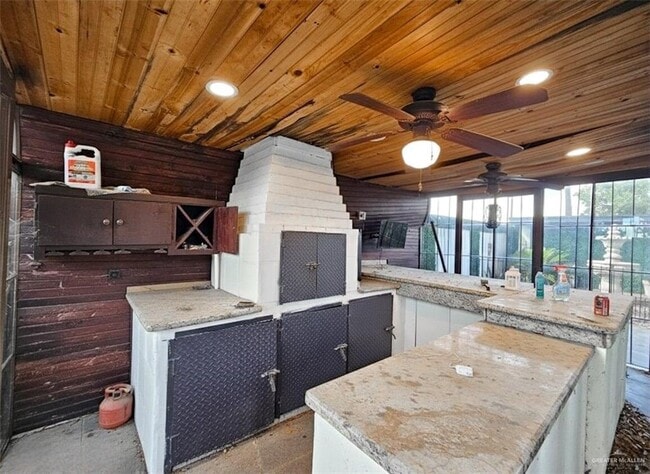 Building Photo - 2828 Highland Ave