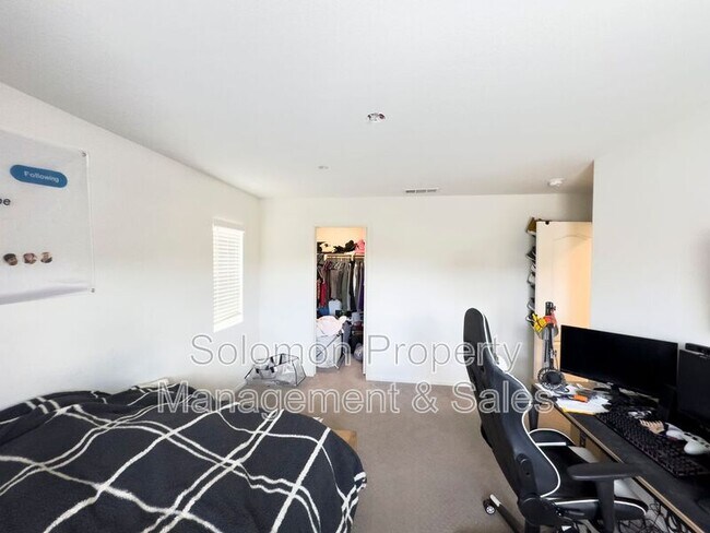 Building Photo - 411 Calabrese St