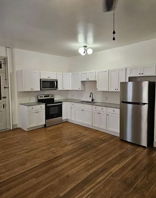 Building Photo - 748 Madison Ave