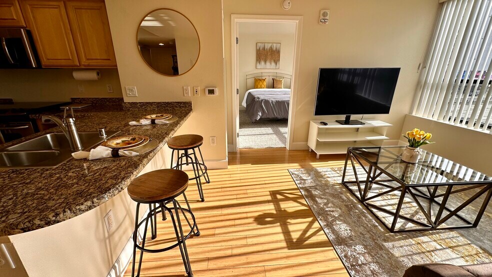 Building Photo - 450 N Arlington Ave