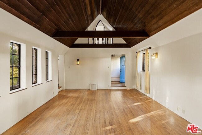Building Photo - 2057 N Las Palmas Ave