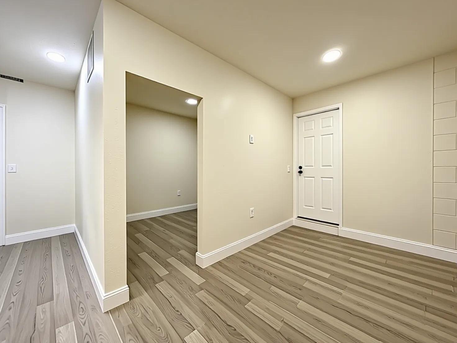 Building Photo - 877 Park Manor Dr