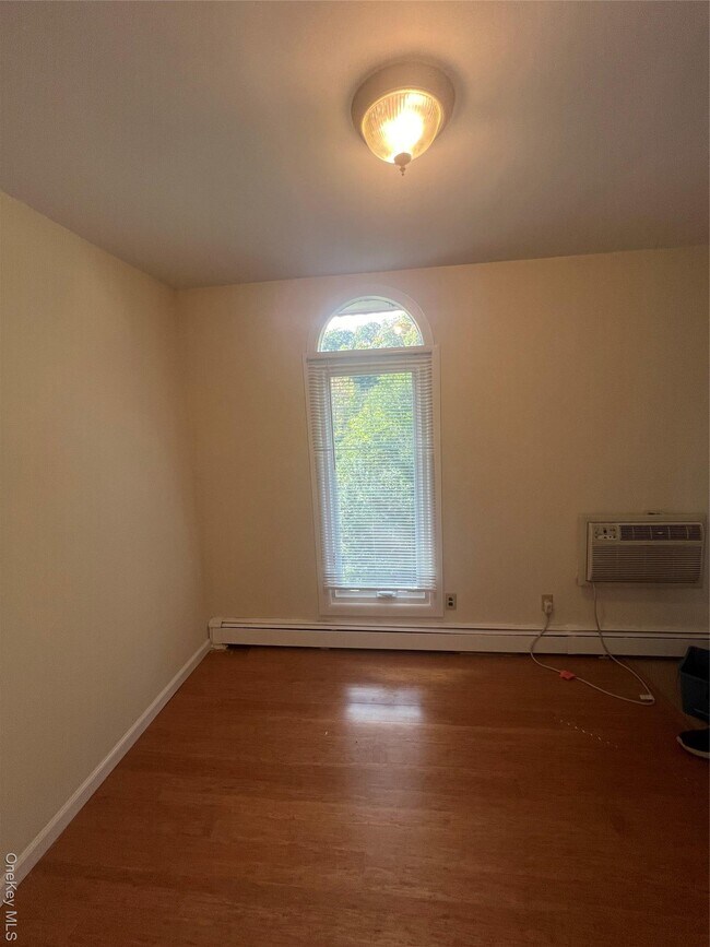 Building Photo - 2 Granada Crescent