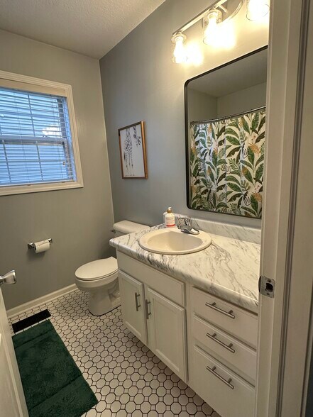 Building Photo - 9527 Acacia Psge