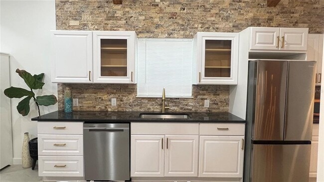 Building Photo - 1230 Essex Dr N