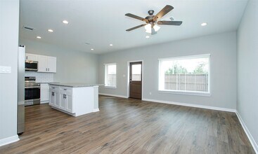 Building Photo - 14010 Longstreet Rd
