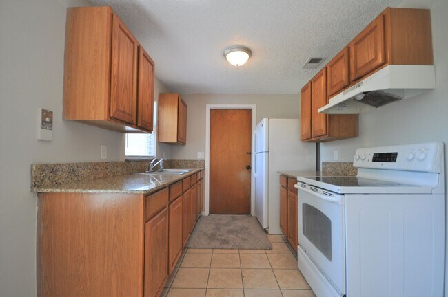 Building Photo - Remodeled 3/2 with huge yard in Sandalwood