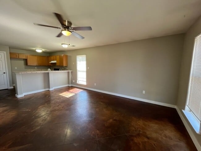 Building Photo - Renovated 3 Bedroom 2 Bath Duplex for Rent!!