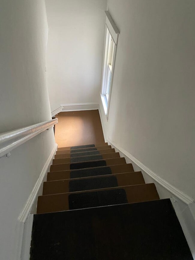 Building Photo - 4823 Walnut St