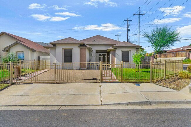 Primary Photo - 902 La Rosita