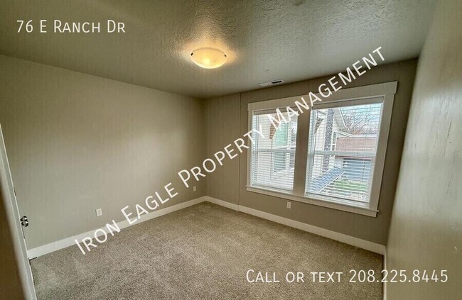 Building Photo - 76 E Ranch Dr