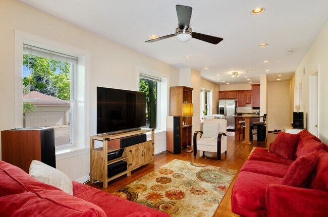 Primary Photo - 3857 N Lawndale Ave