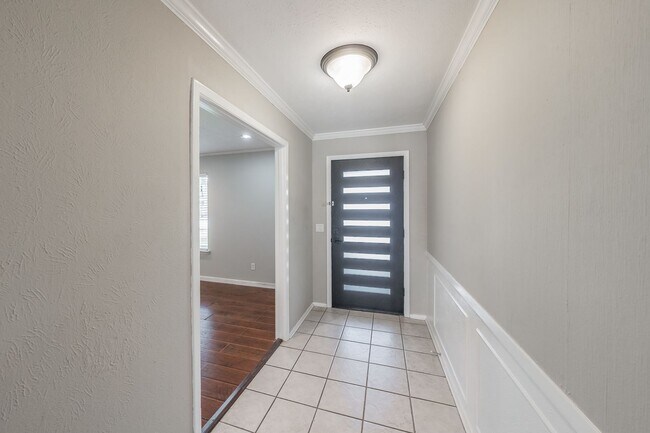 Building Photo - 1300 Potomac Dr