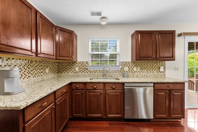 Building Photo - 7020 Timber Oak Dr