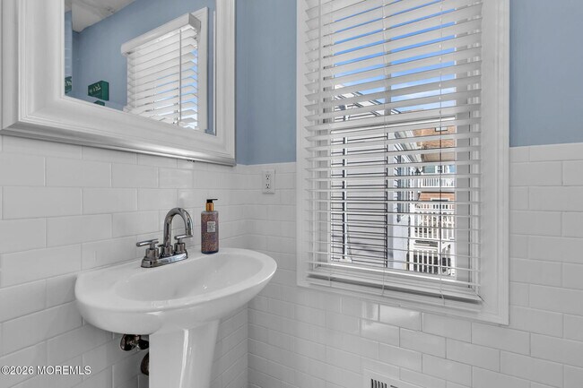 Building Photo - 550 Whiting Ave