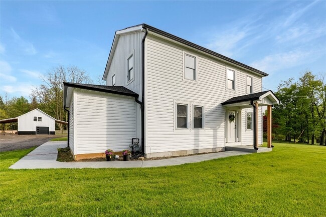 Building Photo - 6615 E Lake Rd