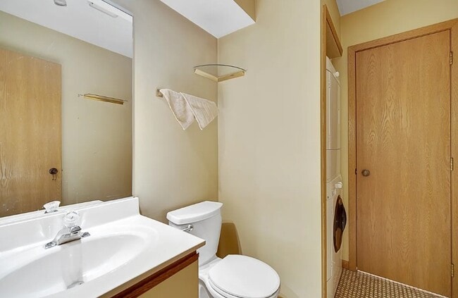 Building Photo - 4 Echo Ct