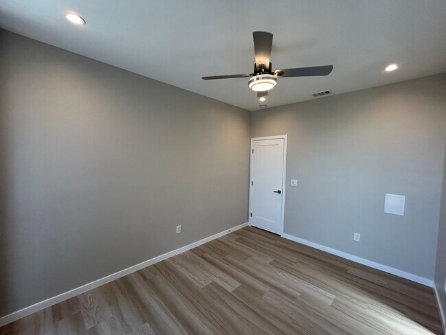 Building Photo - Newly Built 4 bed 2 bath unit (2024)