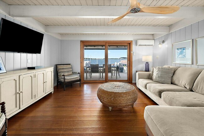 Building Photo - 617 Bayshore Dr