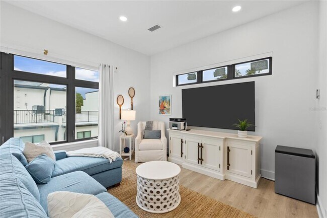 Building Photo - 758 Highland Ave