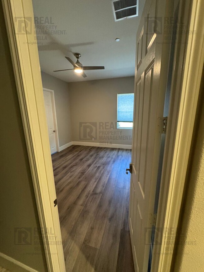 Building Photo - Beautiful Winchester Home with Open Floor Plan, Office & Solar