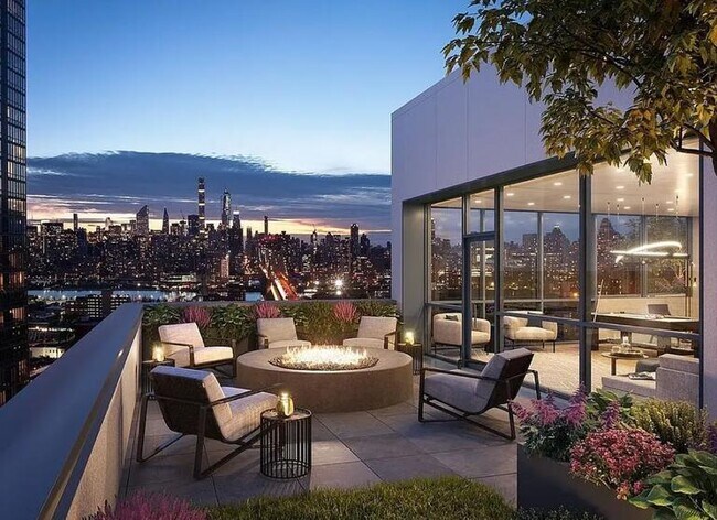 Building Photo - 1 bedroom in LONG ISLAND CITY NY 11101