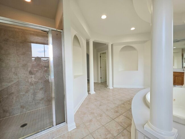 Building Photo - 2085 Valor Ct