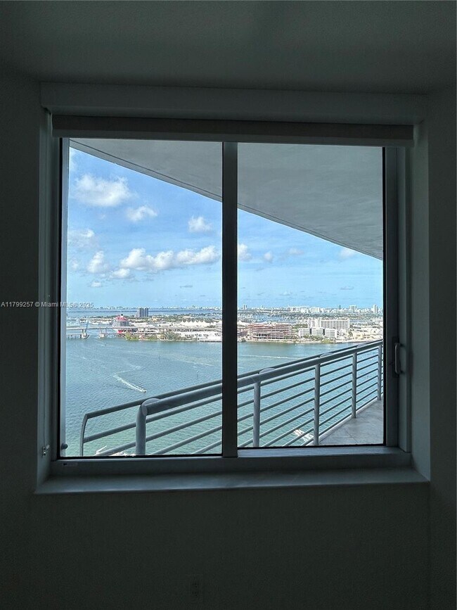 Building Photo - 335 S Biscayne Blvd