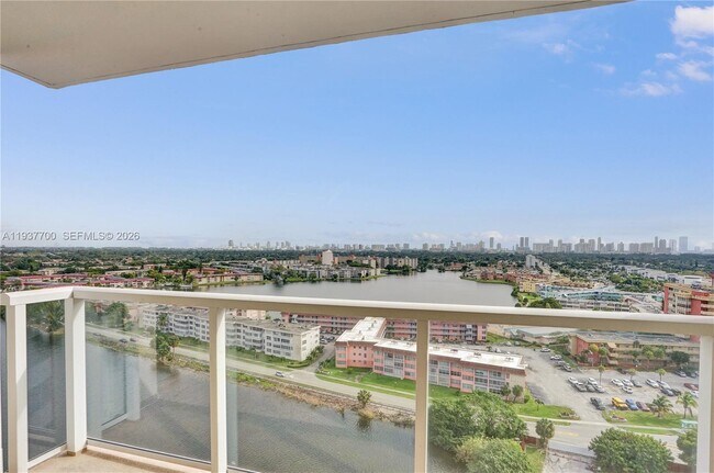 Building Photo - 1351 NE Miami Gardens Dr