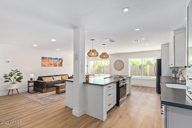 Building Photo - 5253 E Beck Ln