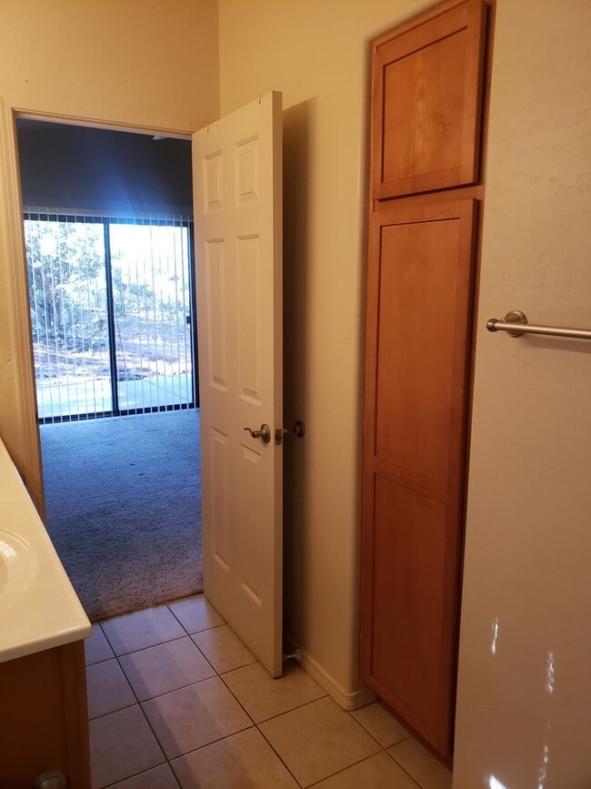 Building Photo - 2 bed / 2 bath - 2 car attached garage