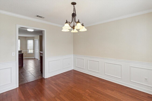 Building Photo - AVAILABLE JUNE [PETS PERMITTED]
