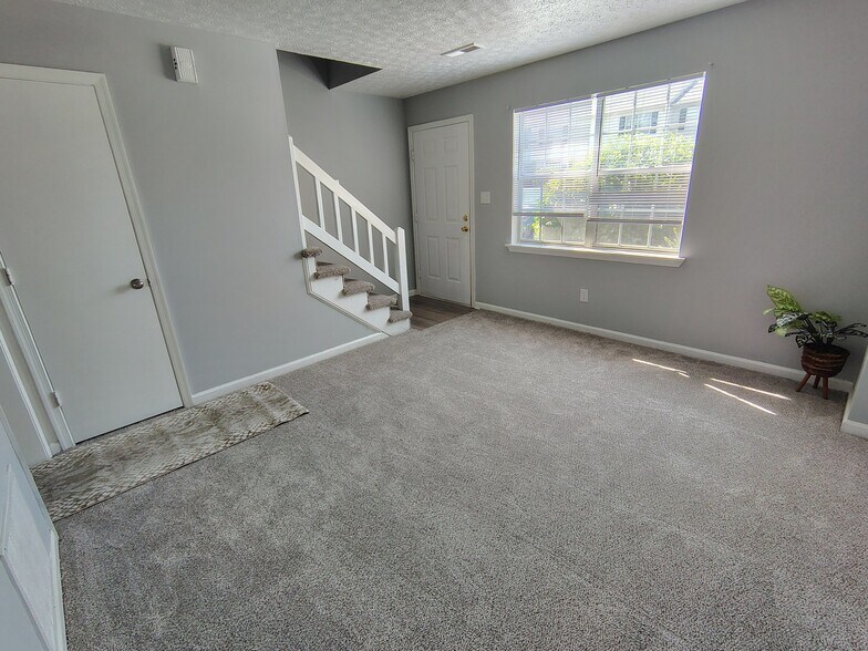 Building Photo - 30 Fonda Dr