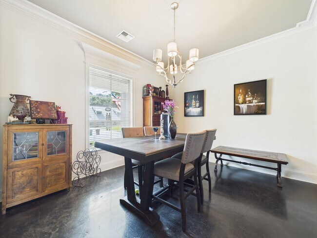 Building Photo - Nestled in the desirable Quail Hollow Subdivision