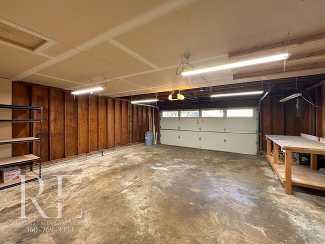 Building Photo - A Warm & Welcoming Rambler in the Heart of Central Kitsap