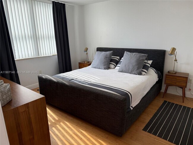 Building Photo - 19501 W Country Club Dr