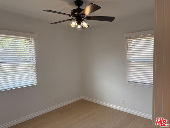 Building Photo - 4125 W Toluca Lake Ave