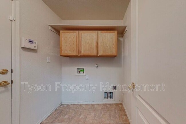 Building Photo - 10420 Calle Hermosa Ct NW