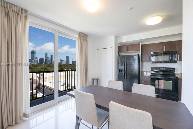 Building Photo - 2701 SW 3rd Ave