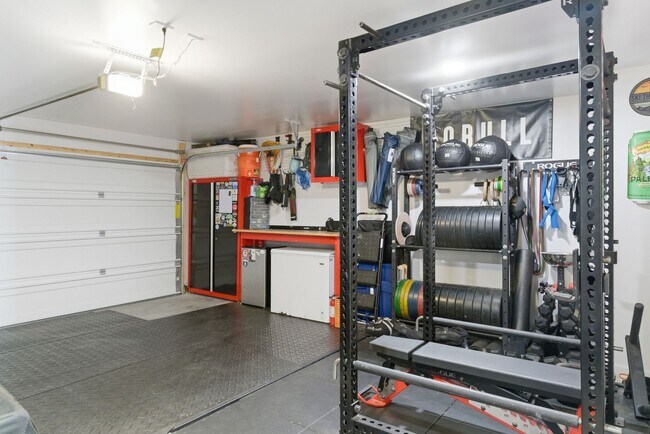 Building Photo - Modern Townhome in Madison